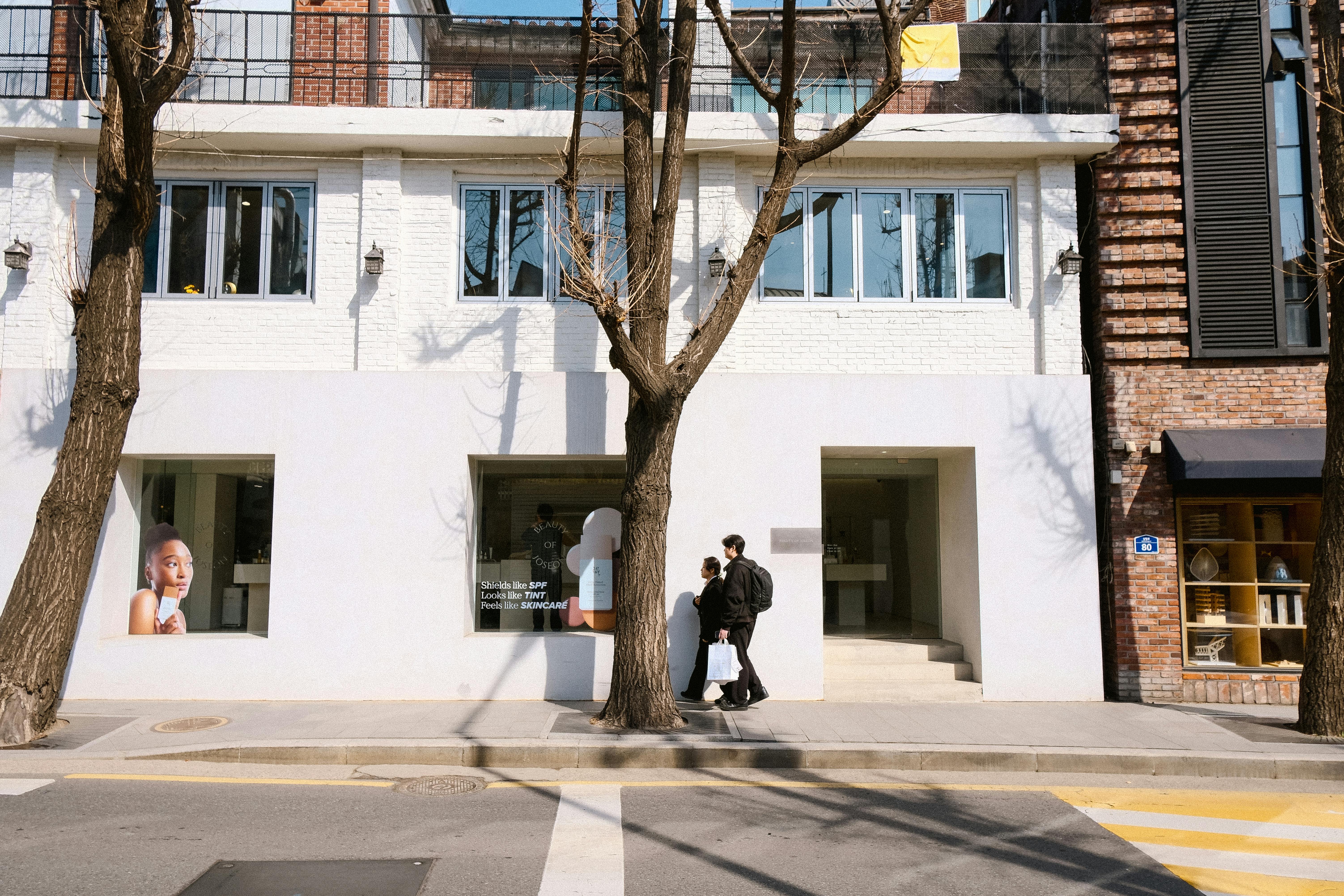 "임대료 0원이라도 제발..." 가로수길의 콧대가 꺾인 이유
